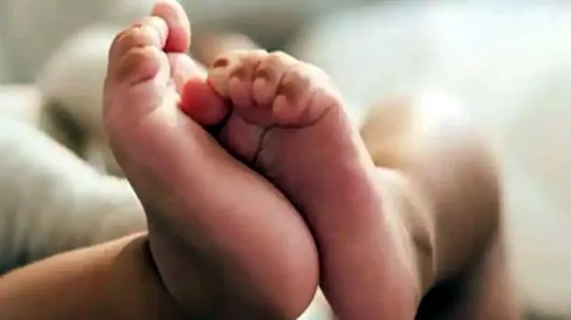 టాయిలెట్‌లో పసికందు