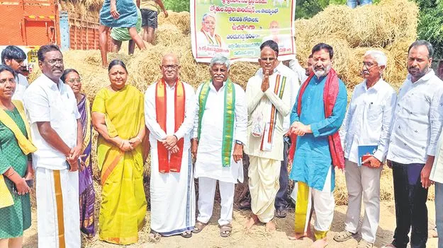 ఎస్వీ గోశాలకు రూ.1.85 కోట్ల ఎండుగడ్డి విరాళం