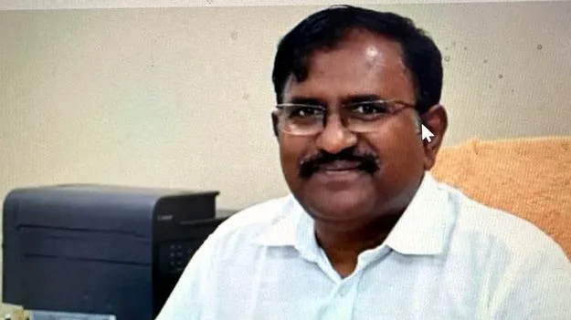మా నాన్న రిటైర్మెంట్‌ బెనిఫిట్స్‌ ఆపొద్దు