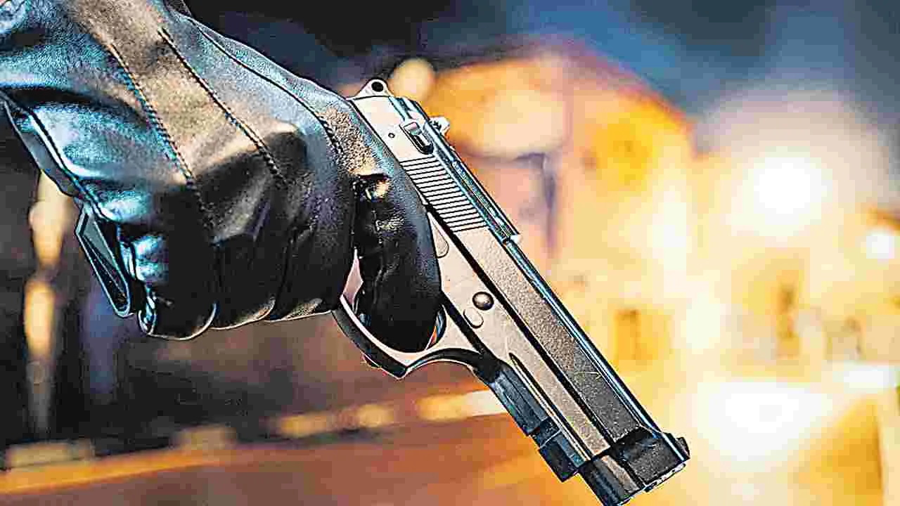బిల్లు తగ్గించమంటే ఐడీ అడుగుతావా?
