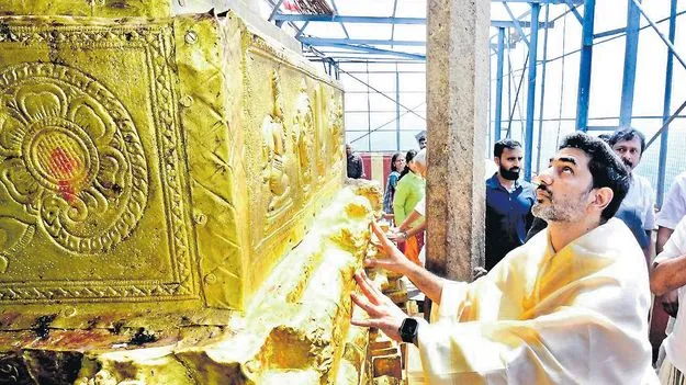 షోలింగర్‌ యోగలక్ష్మీ నరసింహస్వామి ఆలయంలో లోకేశ్‌ పూజలు