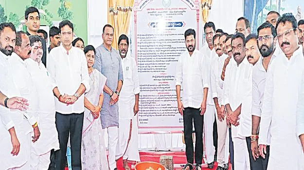 నోటిఫికేషన్లు ఇచ్చారు.. లీకేజీలతో అమ్ముకున్నారు