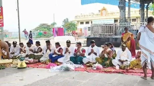 కష్టాలు తొలగిపోతాయని.. మళ్లీ పెళ్లి!