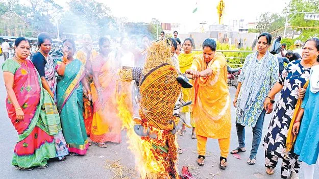 రోజా.. నోరు అదుపులో పెట్టుకో 