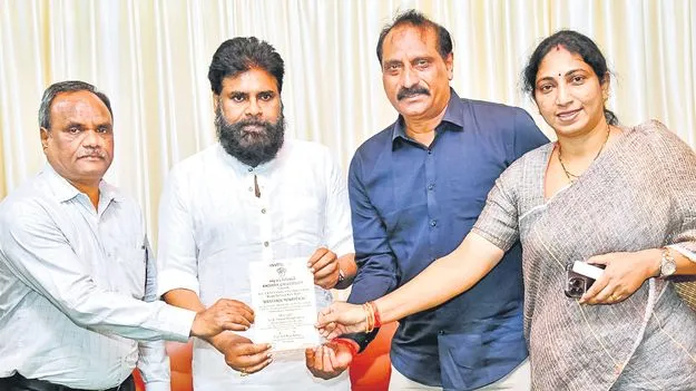 విద్యార్థులు సమాజానికి ఉపయోగపడాలి