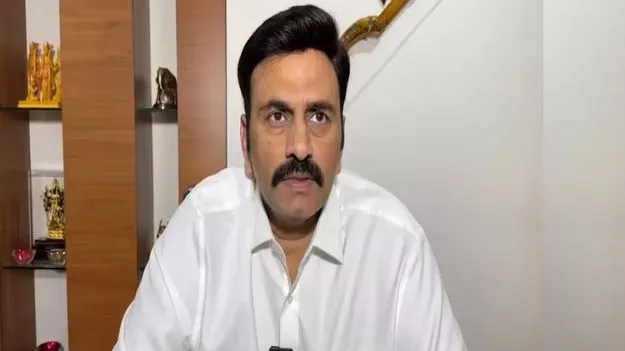 ప్రశ్నిస్తే ఎమ్మెల్యేనూ బెదిరిస్తారా?:  రఘురామ