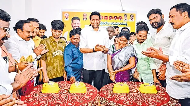 టీడీపీ కార్యకర్తలకు సామూహిక జన్మదిన వేడుకలు