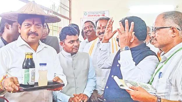 50 ఏళ్లు దాటిన గీత కార్మికులకు పింఛన్‌