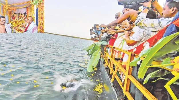 శాస్త్రోక్తంగా రామతీర్థం విగ్రహాలకు జలాధివాసం