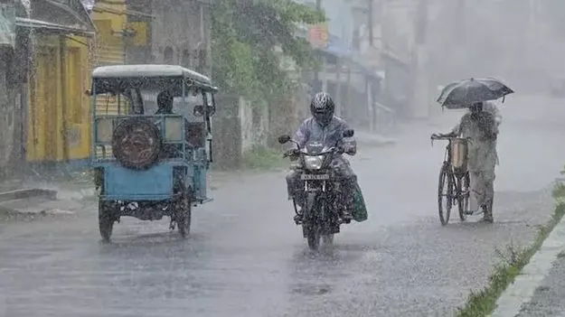 నేడు అక్కడక్కడా వర్షాలు