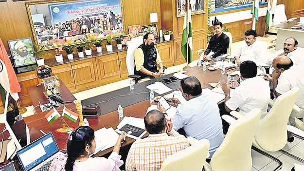 పూడికతో జలాశయాల్లో తగ్గుతున్న నీటి నిల్వ