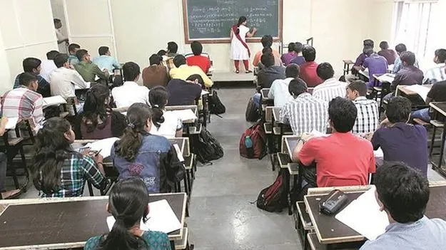కొంపముంచిన వేతన స్కేల్‌!