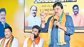 రేవంత్‌వి ఉత్తర కుమార ప్రగల్భాలు