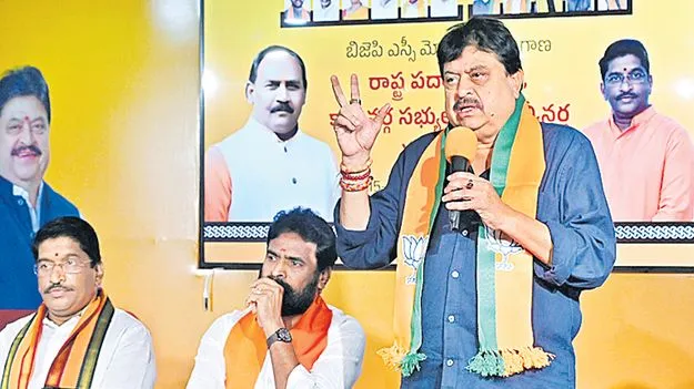 రేవంత్‌వి ఉత్తర కుమార ప్రగల్భాలు