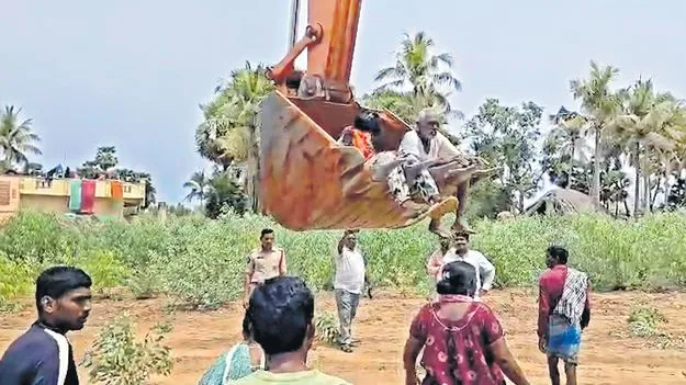 విమానాశ్రయం అప్రోచ్‌ రోడ్డు పనుల్లో ఉద్రిక్తత