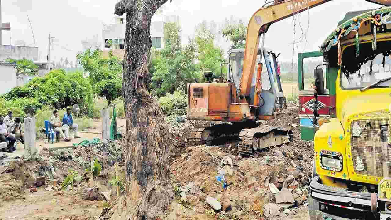 పెదపేట వివాదాస్పద ఆలయం కూల్చివేత