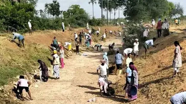 ‘ఉపాధి’ హాజరు యాప్‌ దుర్వినియోగం