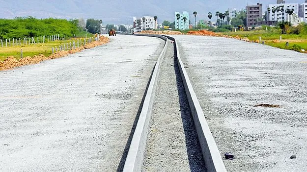 బాండ్లలో బరితెగింపు