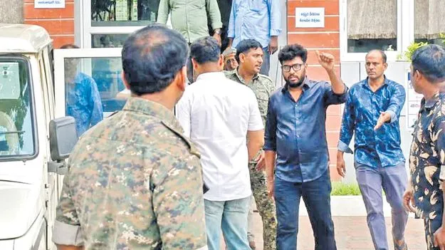 ప్రశ్న రావణ్‌ మళ్లీ అరెస్టు