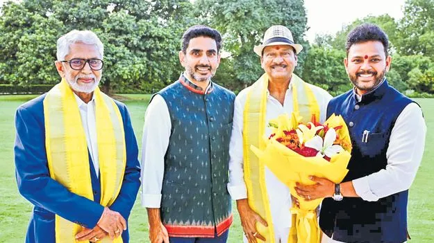 మురళీమోహన్‌, రాజేంద్రప్రసాద్‌కు లోకేశ్‌ సత్కారం