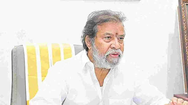 ఔషధ టెండర్లకు 5 కమిటీలు: దామోదర