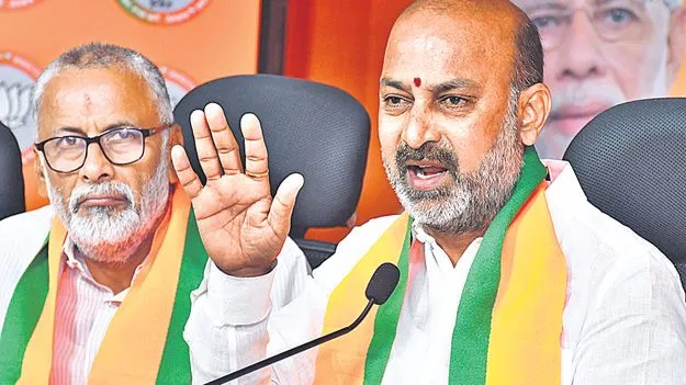 కాంగ్రెస్‌ డైరెక్షన్‌.. బీఆర్‌ఎస్‌ యాక్షన్‌