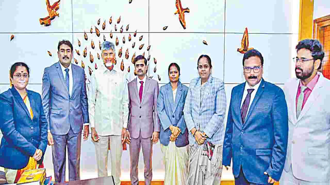 కొత్త కోర్టులు ఏర్పాటు చేయండి