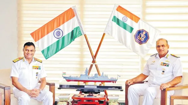 తూర్పు నౌకాదళాన్ని సందర్శించిన నేవీ చీఫ్‌