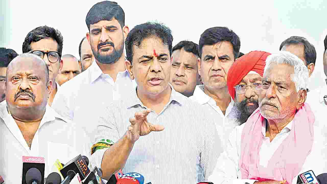 మా రక్తం తీసుకో.. రైతులను ఆదుకో