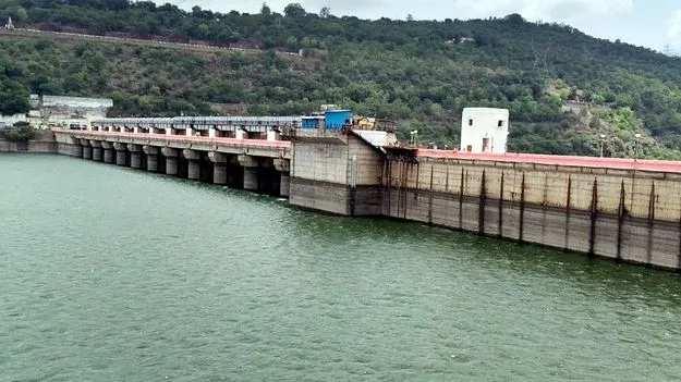 శ్రీశైలానికి పోటెత్తిన వరద
