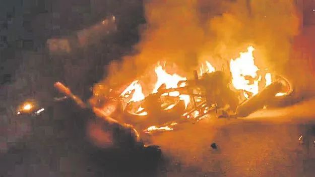 వేర్వేరు ప్రమాదాల్లో ముగ్గురి సజీవ దహనం