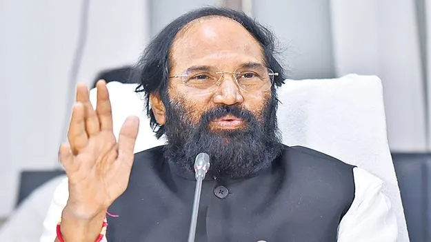 రైతులు ఆరు తడి పంటలు వేయాలి: ఉత్తమ్‌