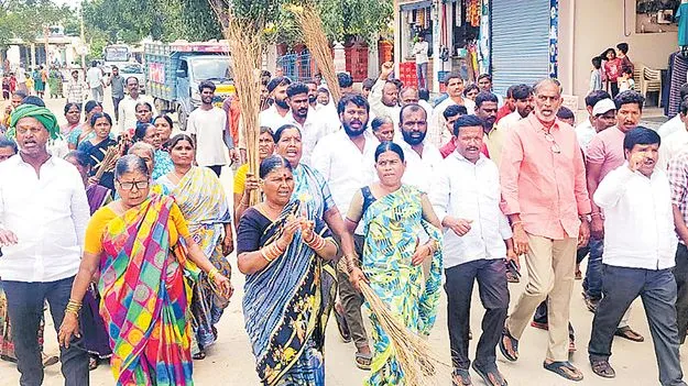 డంపింగ్‌ యార్డు హఠావో.. సిద్ధాపూర్‌ బచావో 