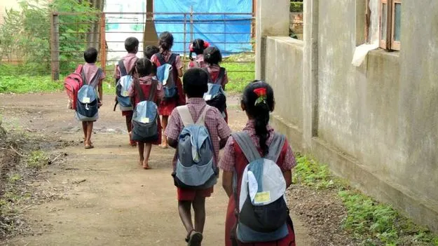 సర్కారు బడిలో డాక్టర్‌, టీచర్ల పిల్లలు