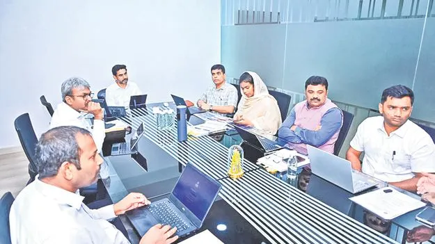 మేనేజ్‌మెంట్‌ కమిటీలకు పాఠశాలల పనులు