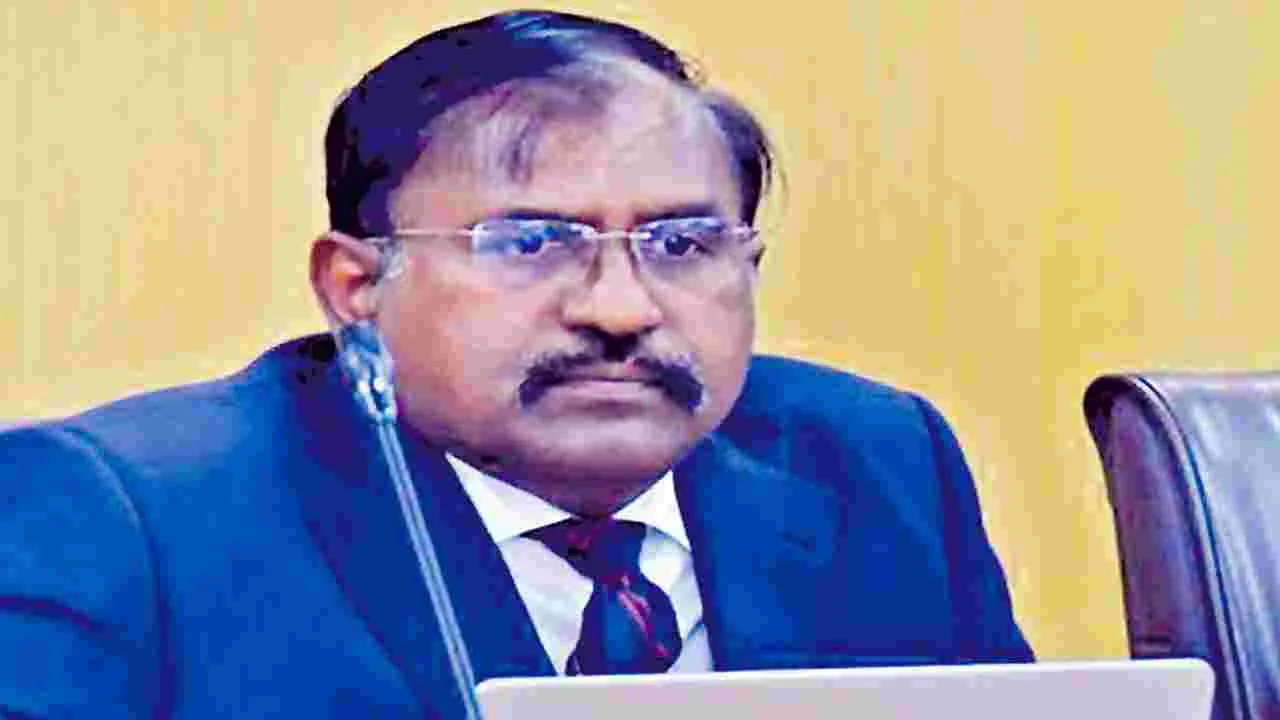 సెక్రటరీలు 3 రోజులు, హెచ్‌వోడీలు 6 రోజులు