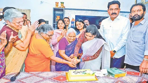 నిస్వార్థమైన ప్రేమ, సేవ అమ్మతోనే: హోం మంత్రి అనిత