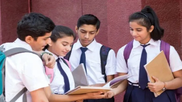 టెన్త్‌ సోషల్‌ సిలబస్‌ తగ్గింపు