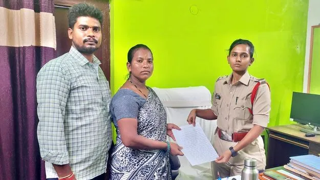 ప్రభుత్వ ఉద్యోగం ఇప్పిస్తామని  5 లక్షల టోకరా!