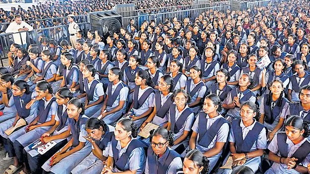 ఫీజు డబ్బులు రెడీ