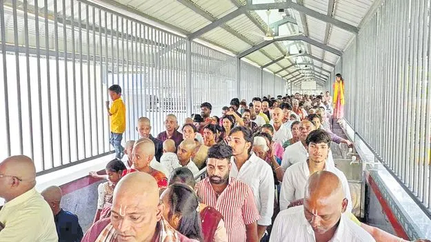 కిటకిటలాడుతున్న తిరుమల!