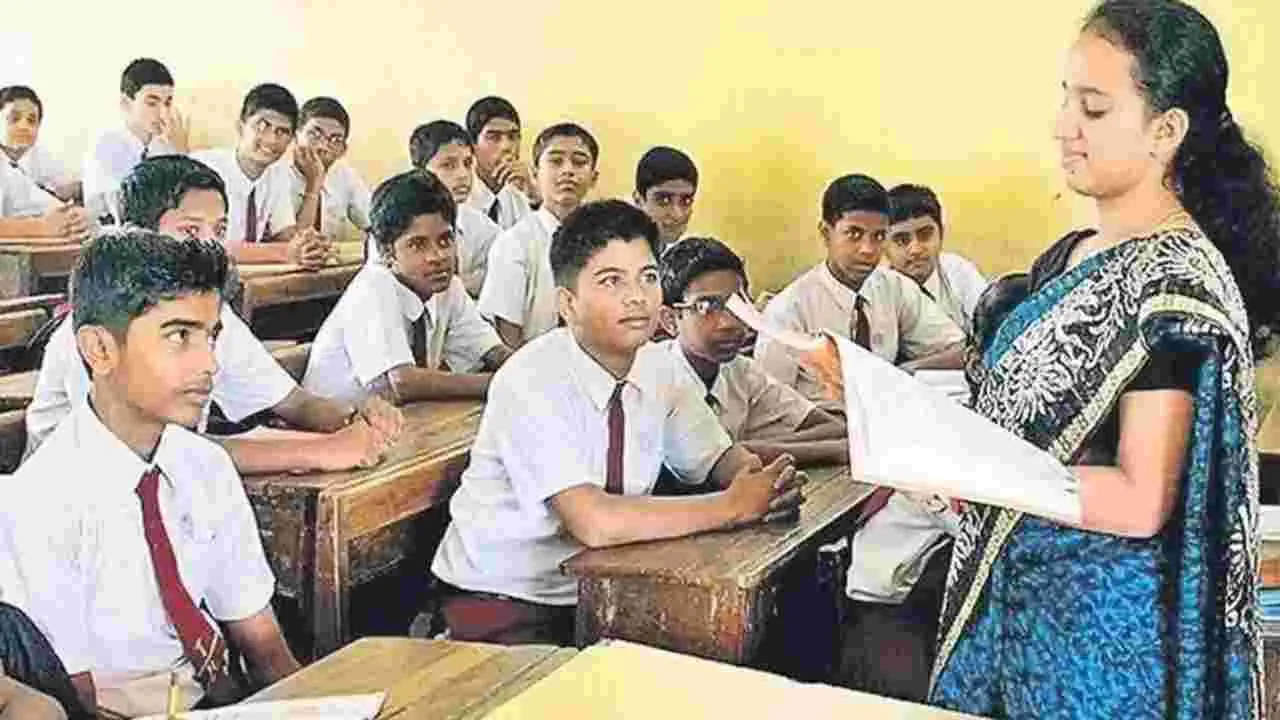 టీచర్లకు పదోన్నతులు కల్పించాలి: రూసో