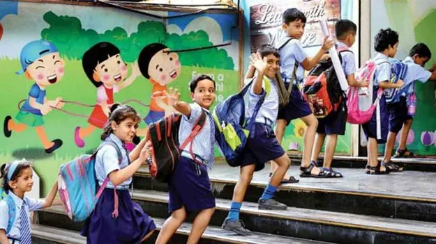 విద్యార్థి కిట్లు 99.75 శాతం పంపిణీ