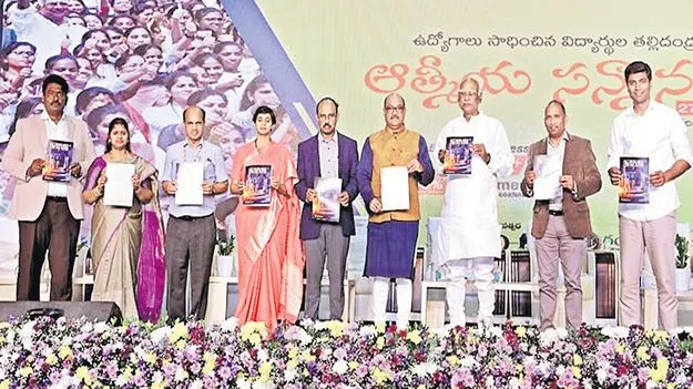 యువత అంకితభావంతో.. నిబద్ధతతో పని చేయాలి