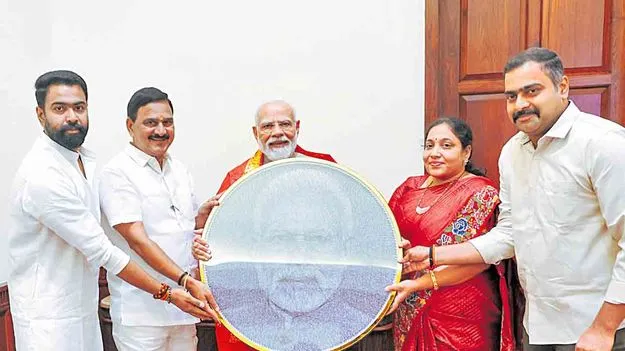 మోదీ, షాతో కేంద్రమంత్రి శ్రీనివాసవర్మ భేటీ