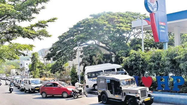 తిరుమలలో బంకుల మూత.. భక్తుల ఇబ్బందులు