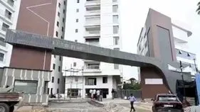 హుస్సేన్‌ సాగర్‌ ఎఫ్‌టీఎల్‌లో ఆకాశ హర్మ్యాలు