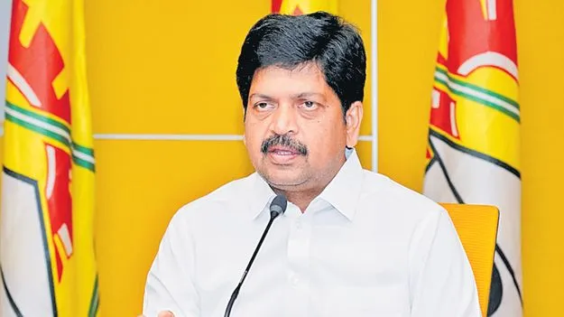 గొడ్డలిపోటుకు బ్రాండ్‌ అంబాసిడర్‌ జగన్‌: కొల్లు 