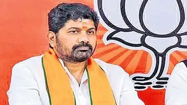 ‘నీట్‌’తో దేశ వ్యతిరేక రాజకీయాలా?: వల్లూరు