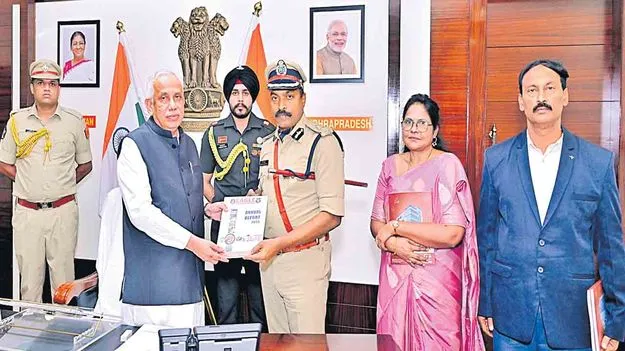 గవర్నర్‌కు ఈగల్‌ వార్షిక నివేదిక 